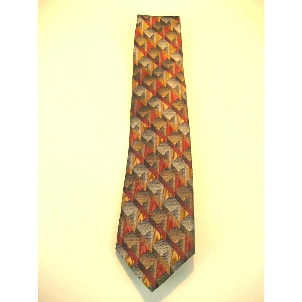 NWOT Pravata 100% Microfibre Geometric  Design Necktie